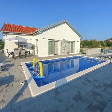 Nicolle By Interhome