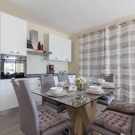 Nicolle By Interhome *