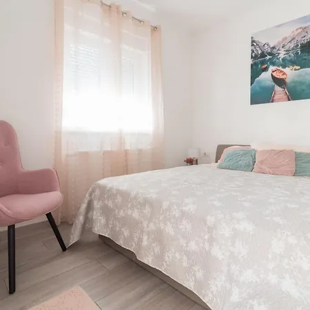 Nicolle By Interhome *