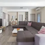 Nicolle By Interhome 普利拉卡